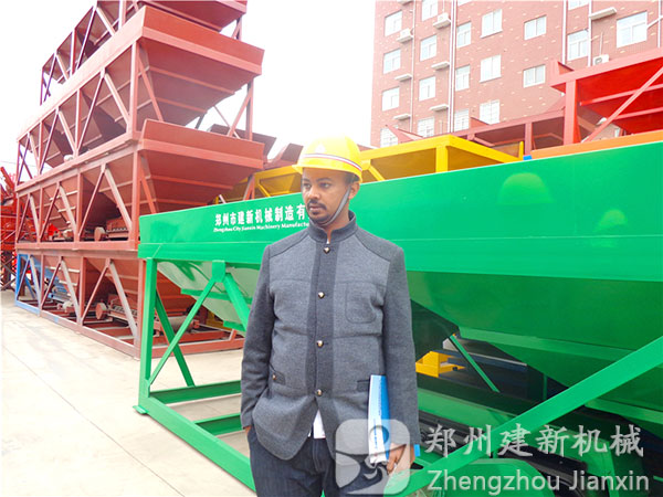 埃塞俄比亞客戶(hù)來(lái)鄭州建新機(jī)械參觀混凝土攪拌站設(shè)備